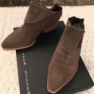 Steve Madden suede slide ons